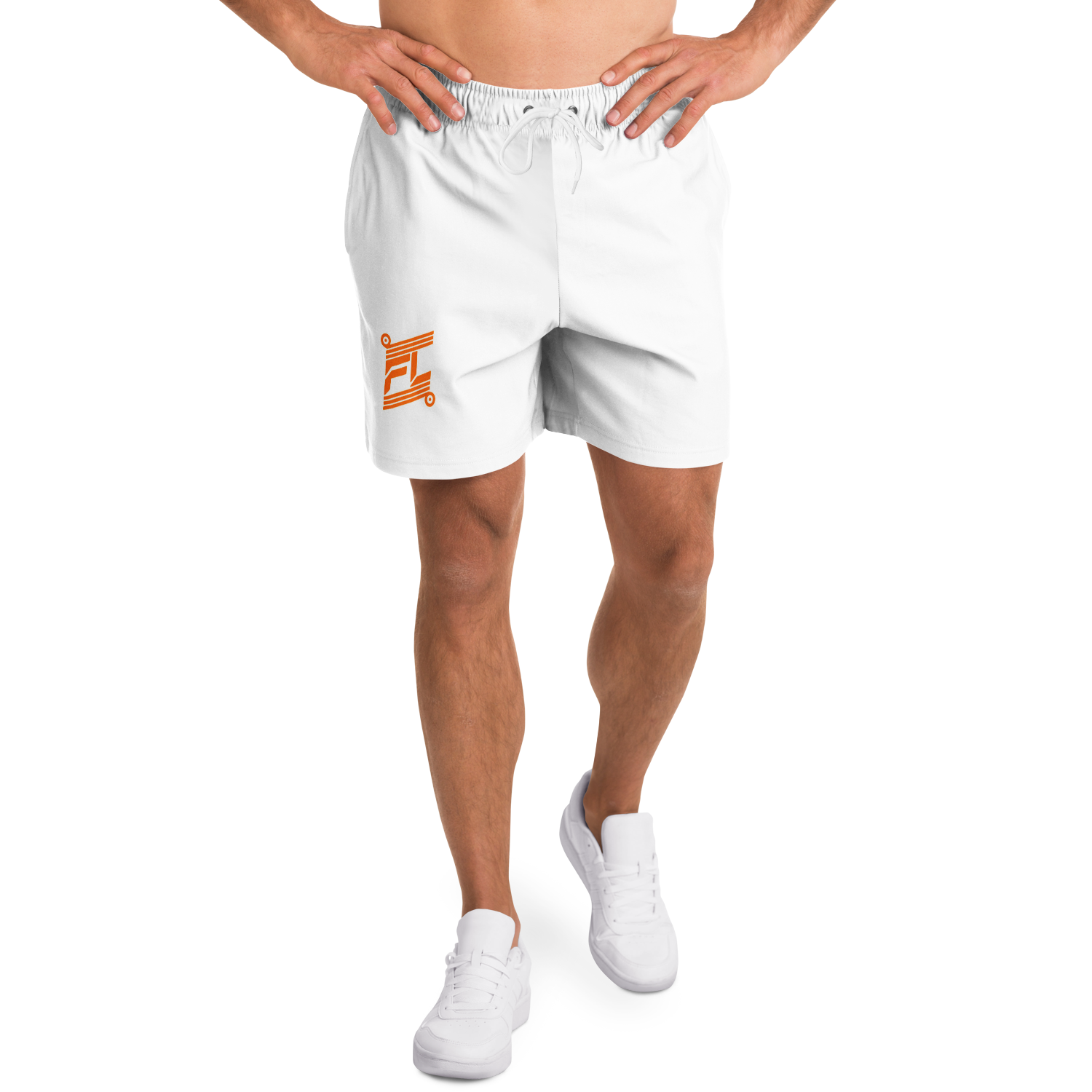Shorts athlétiques blancs avec logo orange sur la jambe gauche dans la collection pantalons et shorts hommes