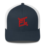 BILLIE trucker cap bleu marine avec mesh blanc, mockup face avant, logo rouge brodé, fond blanc avec cadre noir