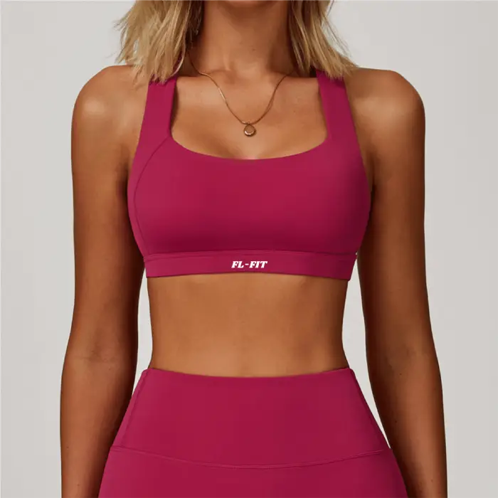 Femme portant une Brassière gainant rose FL-FIT pour femme fitness
