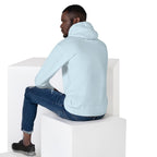 FL-FIT Hoodie homme bleu clair, vue de dos, capuche, assis sur cubes blancs, dos vierge