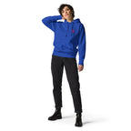 FL-FIT Hoodie unisexe bleu royal, mockup femme face avant, logo FL rose brodé poitrine, fond blanc
