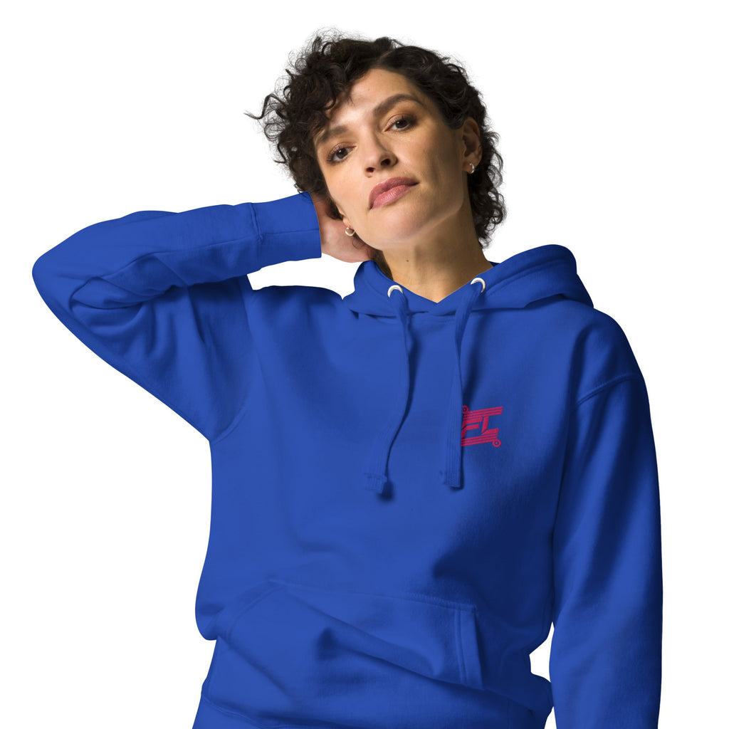 FL-FIT Hoodie unisexe bleu royal, mockup femme zoomé sur capuche et épaule, logo FL rose brodé poitrine, fond blanc