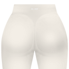 Short gainant femme FL-FIT blanc vue de dos, taille haute, compression moyenne, ceinture large, finitions plates anti-frottement, logo FL-FIT orange brodé au bas du dos centré, fond blanc