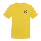 T-shirt respirant homme jaune soleil vue de face à plat, col rond, graphique "DREAM GRIND REPEAT FL-FIT" imprimé sur la poitrine, fond blanc
