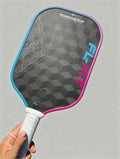 Dominez le terrain avec la FL-FIT Gearfoam Max. Surface carbone 3D 18K, noyau EPP 14mm, construction Unibody. Certifiée USA Pickleball. Pré-commande disponible