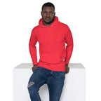 Homme portant le Hoodie Ignite rouge de la marque FL-Fit avec logo brodé, assis sur un bloc blanc.