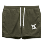 Short de bain homme FL-Fit vert olive, séchage rapide, doublure filet, cordon ajustable taille, logo FL blanc, poche arrière pression, bain plage sport aquatique, fond blanc isolé