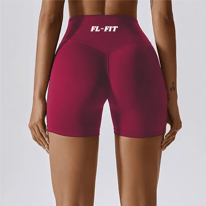 Femme portant un short Legging gainant bordeau FL-FIT pour femme fitness
