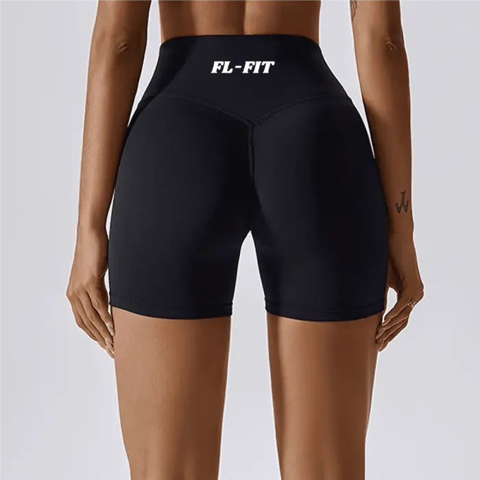 Femme portant un short Legging gainant noir FL-FIT pour femme fitness