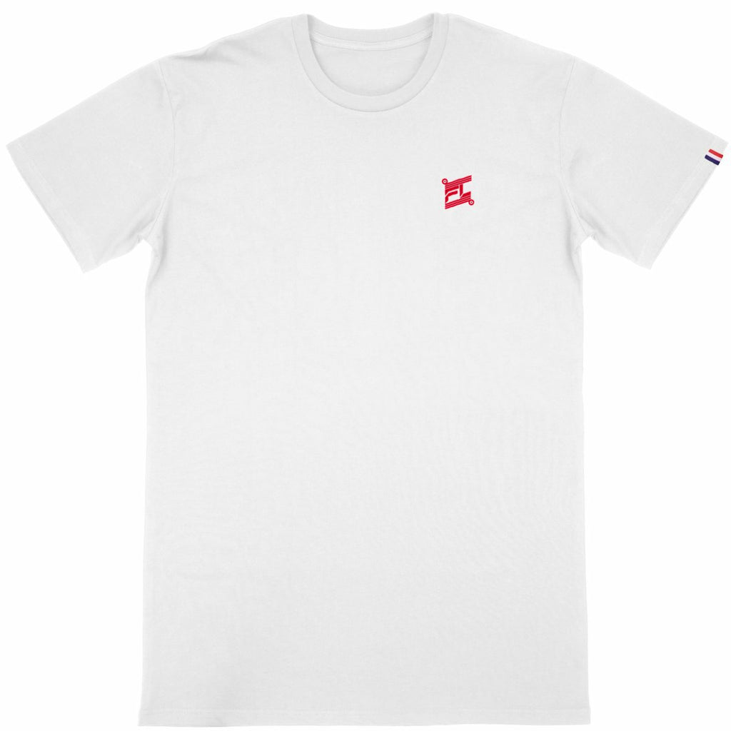 Face avant d'un t-shirt français et fabriqué en france avec un logo floqué rouge sur la poitrine et le drapeau français sur la manche gauche 