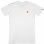 Face avant d'un t-shirt français et fabriqué en france avec un logo floqué rouge sur la poitrine et le drapeau français sur la manche gauche 