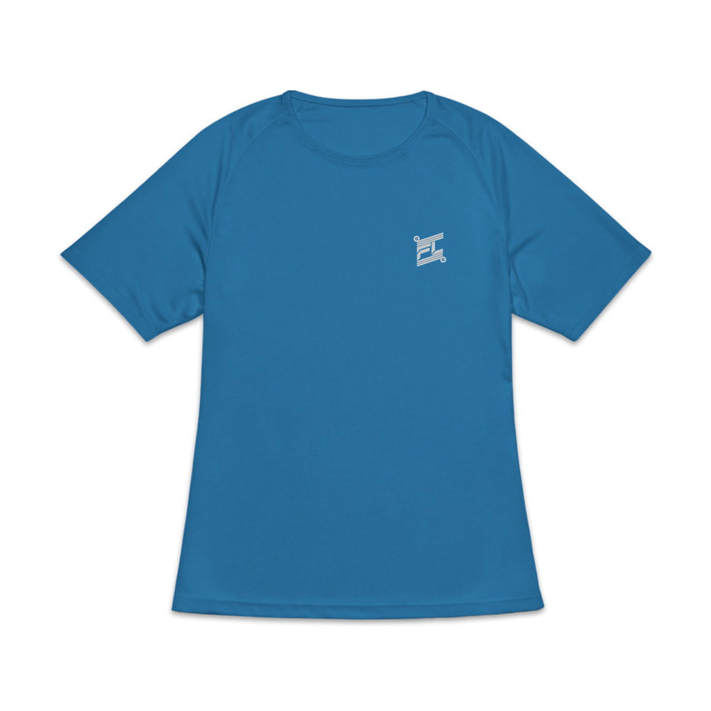 T-shirt de sport bleu à manches courtes pour femme, avec un petit logo blanc imprimé sur la poitrine gauche, présenté de face sur fond blanc.